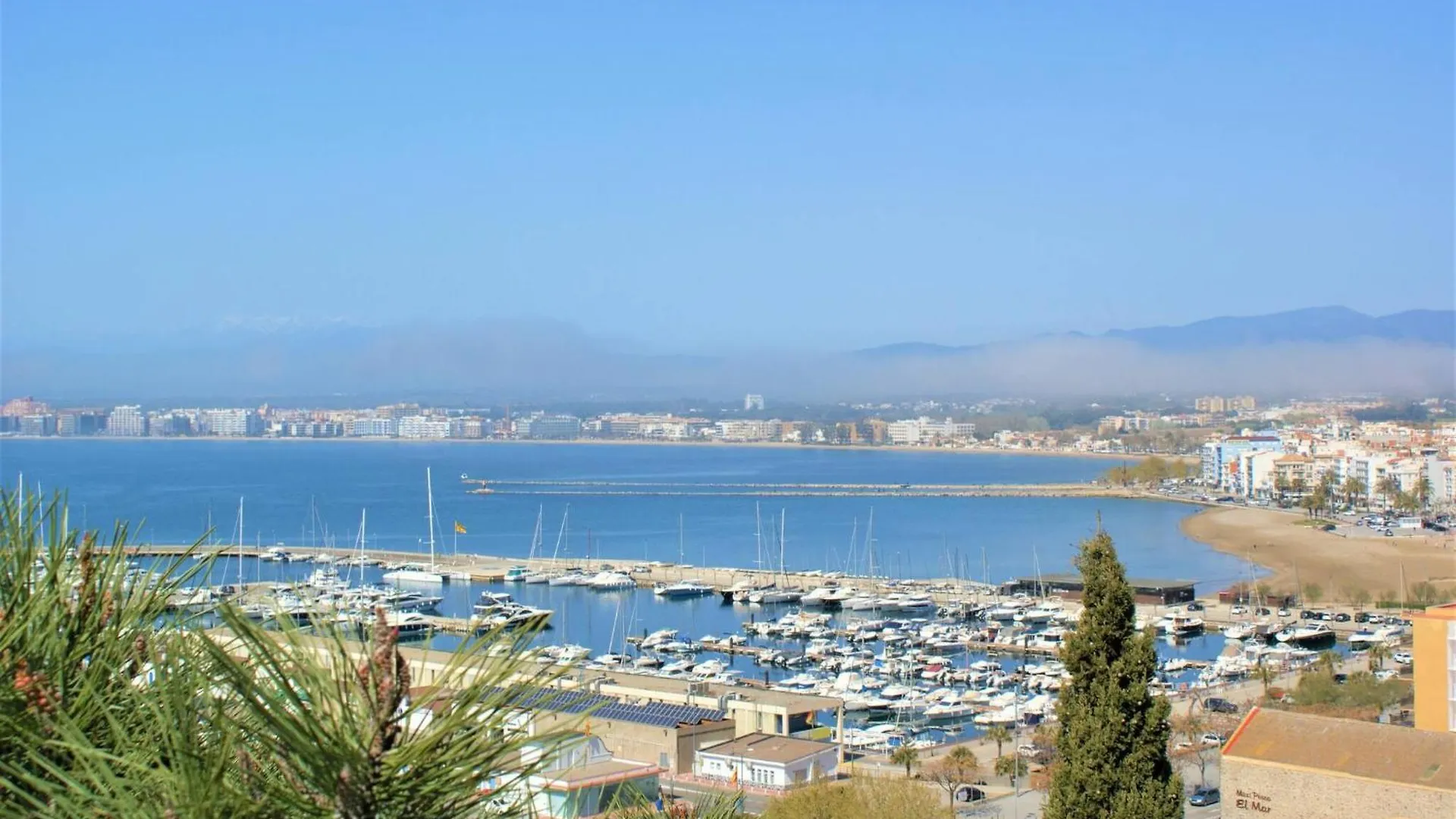 Apartamento Con Vistas Al Mar Y Al Puerto De Roses Av-07 0*,  Spain